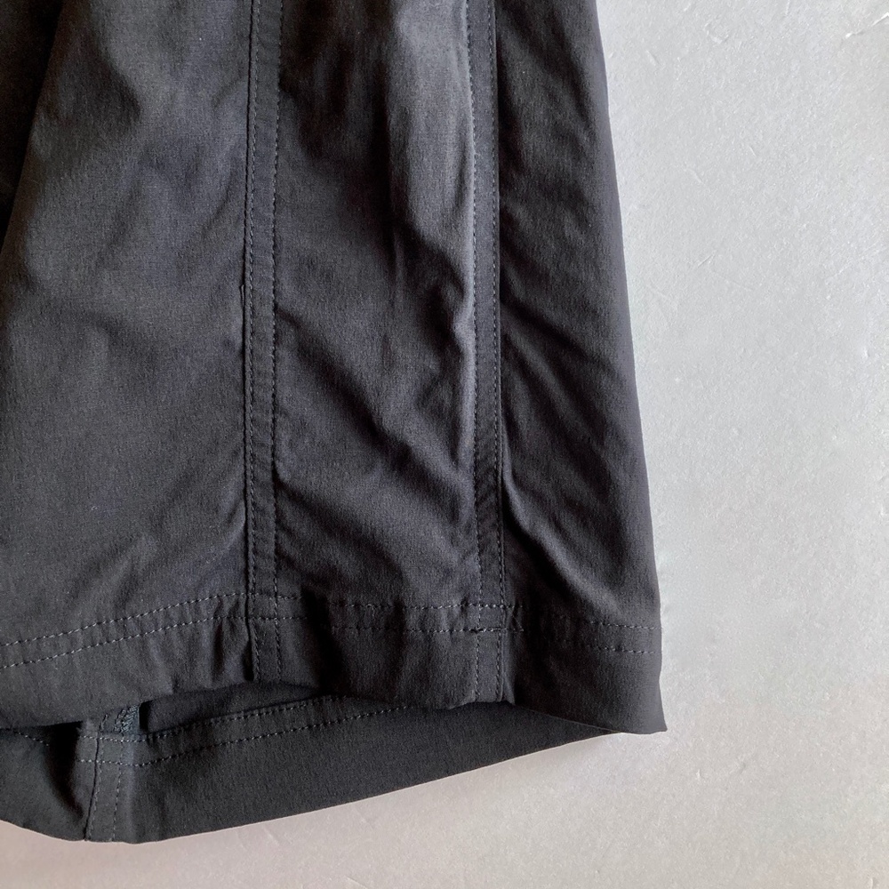 L.L. Bean Comfort Trail Crop Pants Black Reg 10 Zip Pockets Stretch Woven - Picture 11 of 14